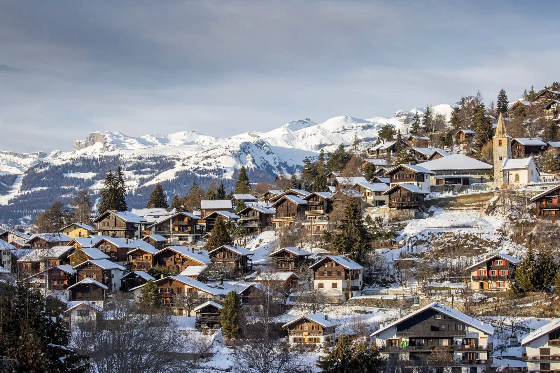 5 new and renewed Alpine ski stays for winter 2026–27